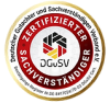 Rotes Rundsiegel mit Text „Zertifizierter Sachverständiger DGuSV“